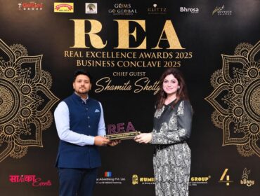 Astro Rahul Getting Best Astrologer Award From Bollywood Actress Shamita Shetty at Real Excellence Award 2025 (Business Conclave)